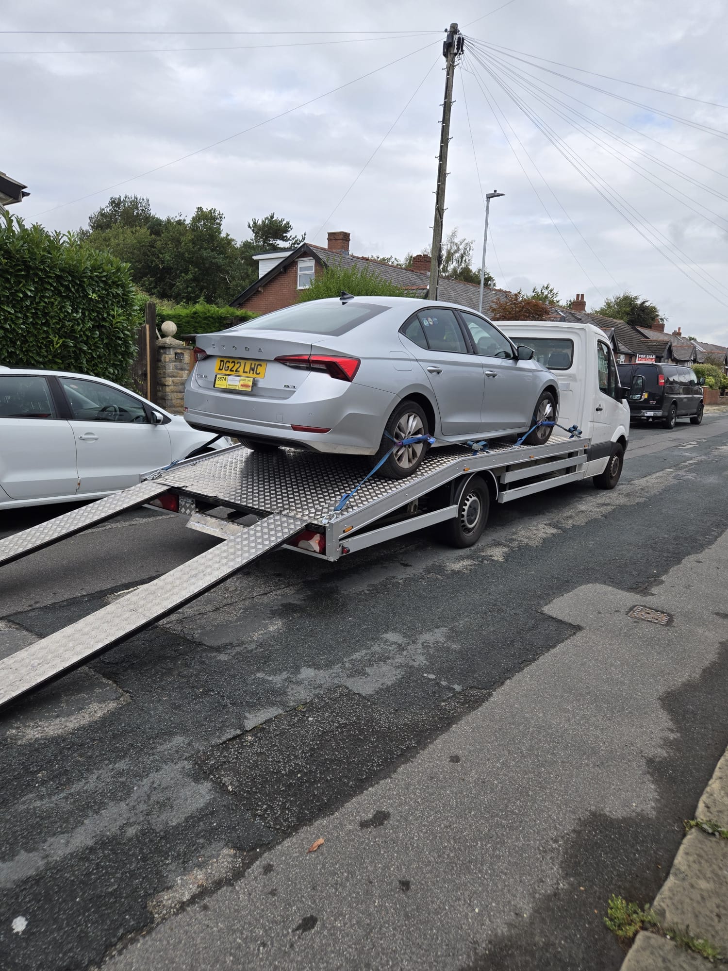 24/7 Emergency Hotline